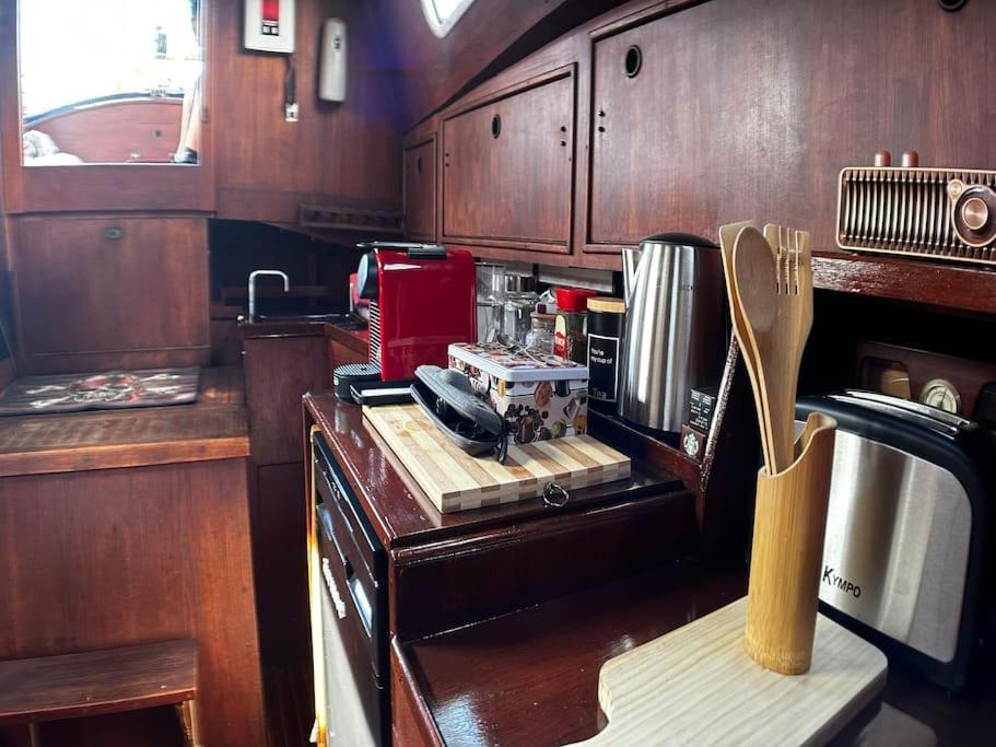 The Captains Locker - 30Ft Yacht سان ميغيل ذي أبونا المظهر الخارجي الصورة